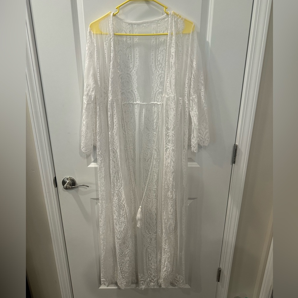 White lace duster